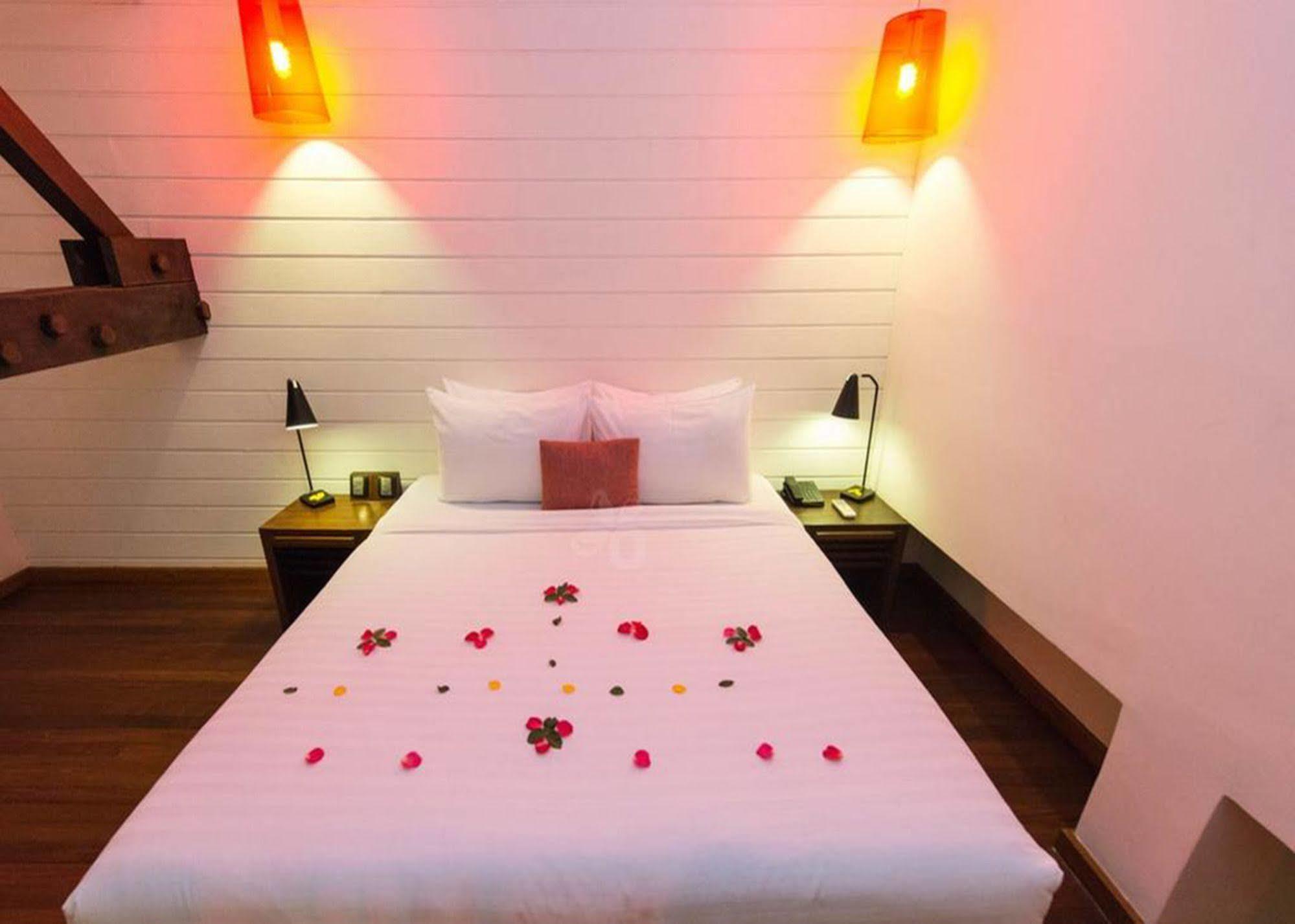 The Loft Hotel Downtown Yangon Esterno foto